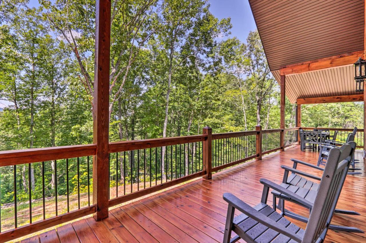 Sevierville Cabin Deck With Foosball And Hot Tub! エクステリア 写真
